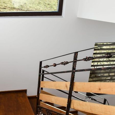 Cazarma Cavalerilor Bed & Breakfast Campulung Exterior photo